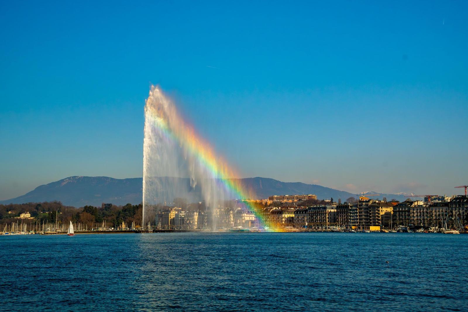 Explore Geneva's Top Attractions: Jet d'Eau, Old Town, Alpine Views